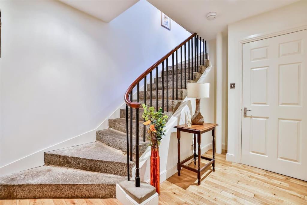One Of A Kind Historic 3 Bedroom Apartment Aberdeen Extérieur photo